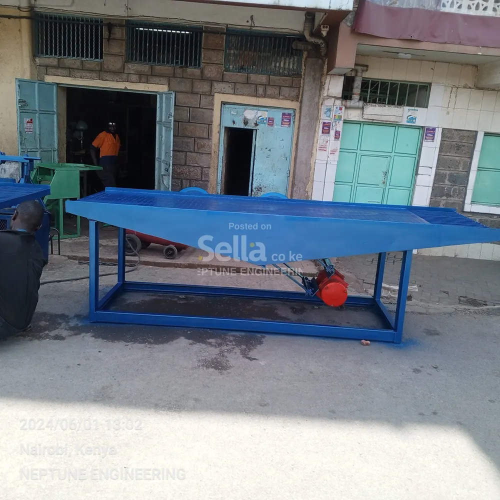 Vibrating table machine 