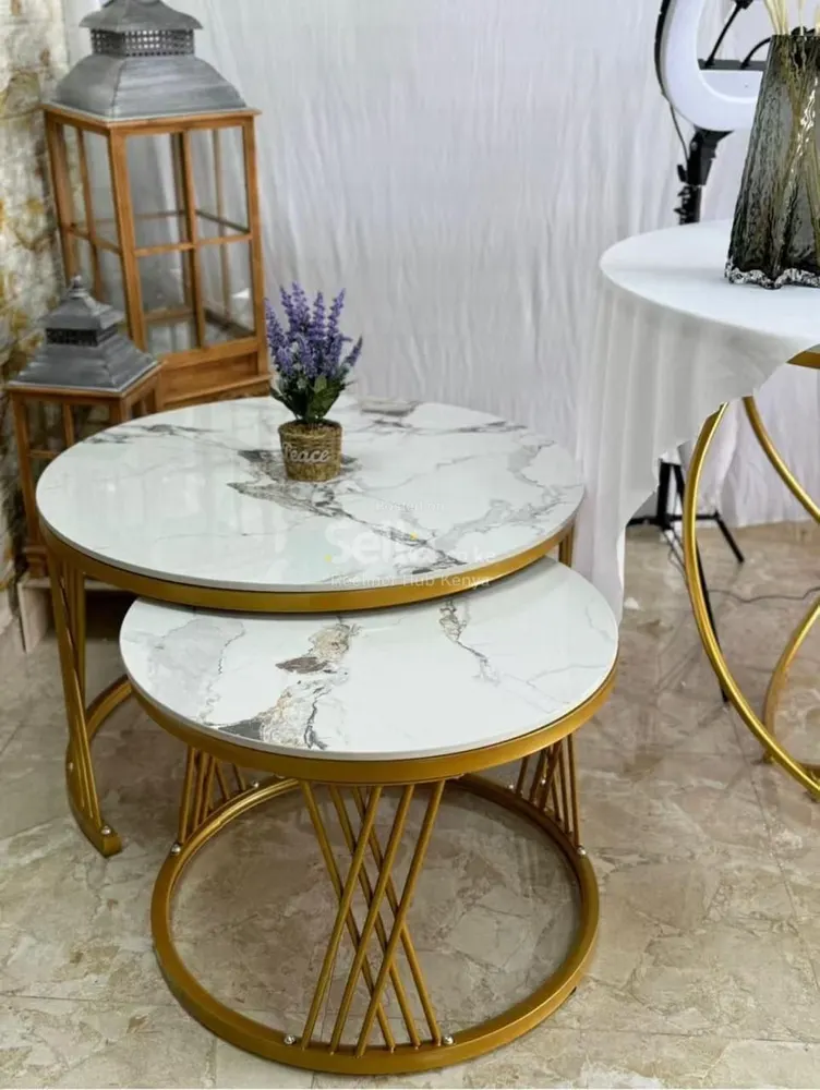 Nesting coffee tables 