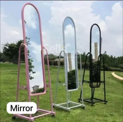 Dressing mirror with wheels