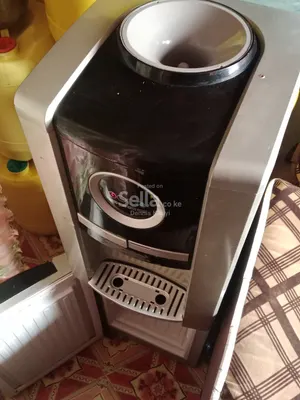 Water dispenser hot and gold 